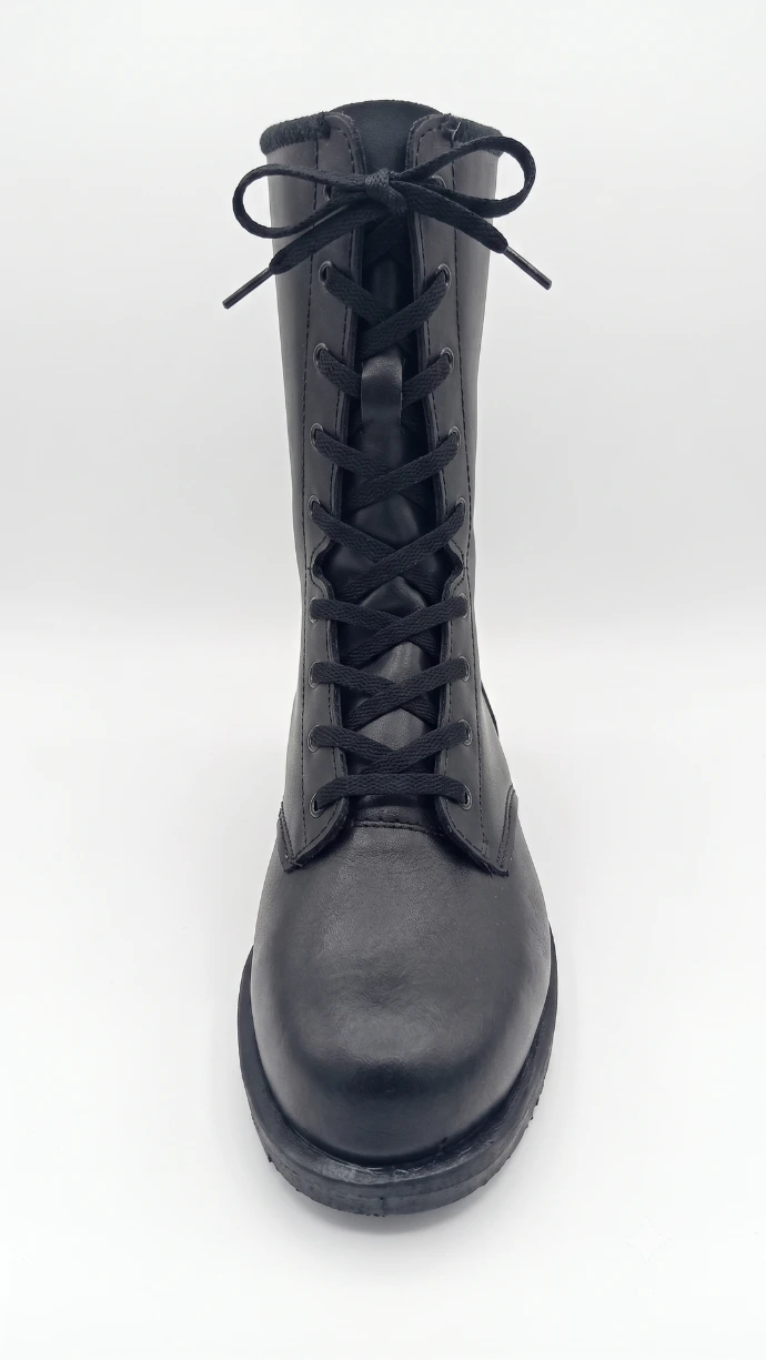 Bota tipo militar vulcanizada
